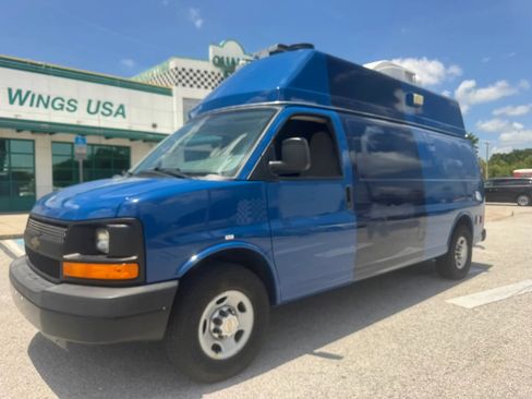 Used 2013 Chevrolet Express 3500 Extended w/ Power Package RWD image 2