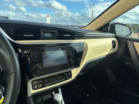 Used 2017 Toyota Corolla LE image 14