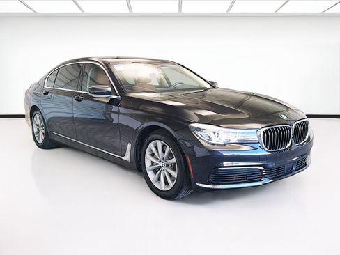Used 2019 BMW 740i 740i image 3