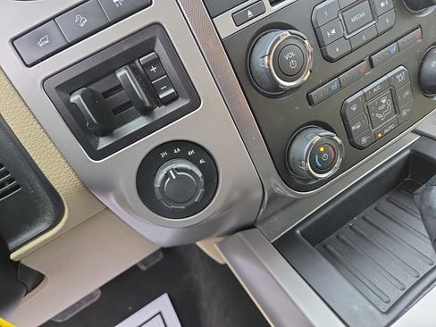 Used 2016 Ford Expedition XLT w/ Equipment Group 202A image 28