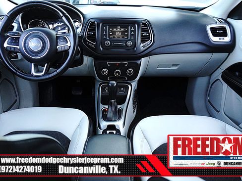 Used 2018 Jeep Compass Latitude FWD image 11