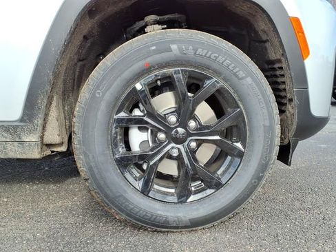 New 2026 Jeep Grand Cherokee Altitude AWD/4WD image 9