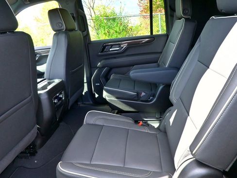 New 2026 GMC Yukon XL Elevation image 24