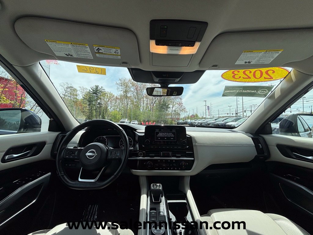 Used 2023 Nissan Pathfinder SL AWD/4WD image 12