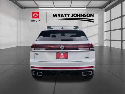 Used 2024 Volkswagen Atlas Cross Sport SEL R-Line AWD/4WD image 4