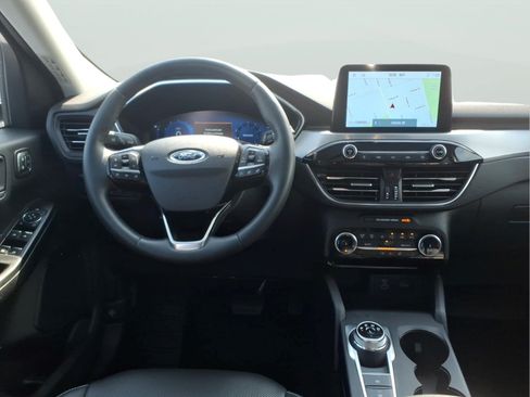 Certified 2022 Ford Escape Titanium AWD/4WD image 10