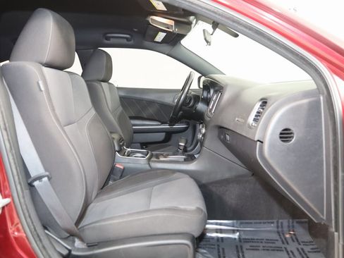 Used 2019 Dodge Charger SXT image 10