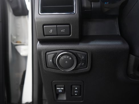 Used 2020 Ford Expedition Limited image 24