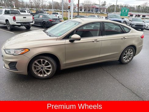 Used 2019 Ford Fusion SE image 4
