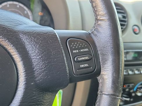 Used 2007 Jeep Liberty Sport AWD/4WD image 15