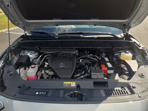 Certified 2025 Toyota Highlander XLE image 32