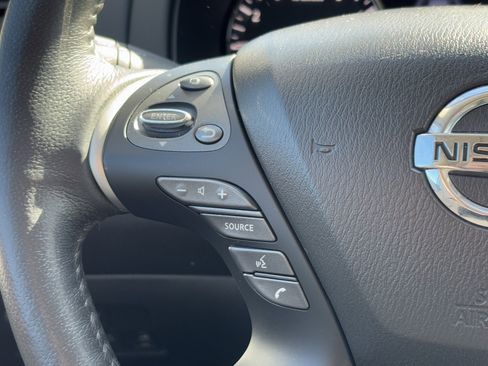 Used 2019 Nissan Pathfinder Platinum image 19