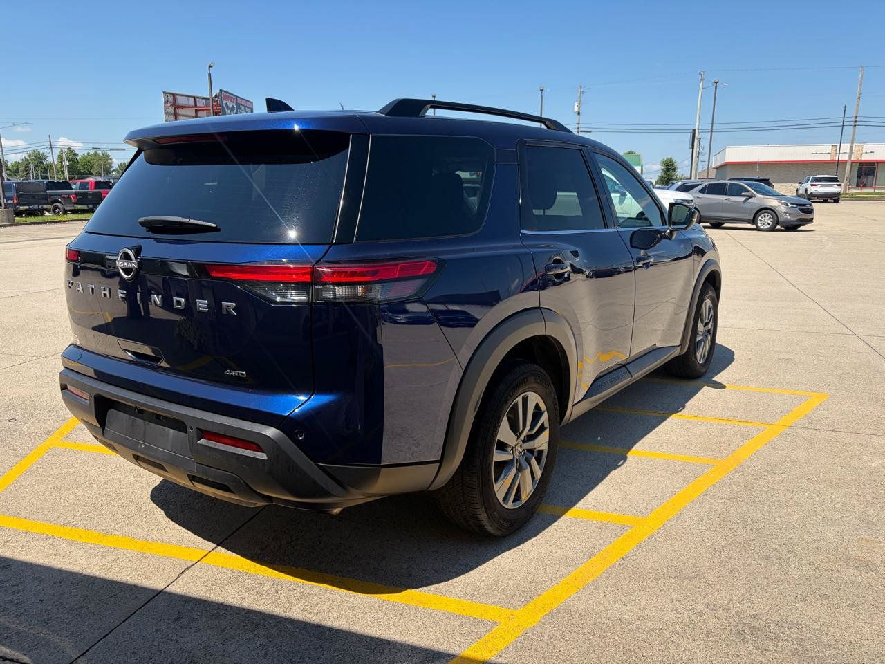 Used 2025 Nissan Pathfinder SV AWD/4WD image 6