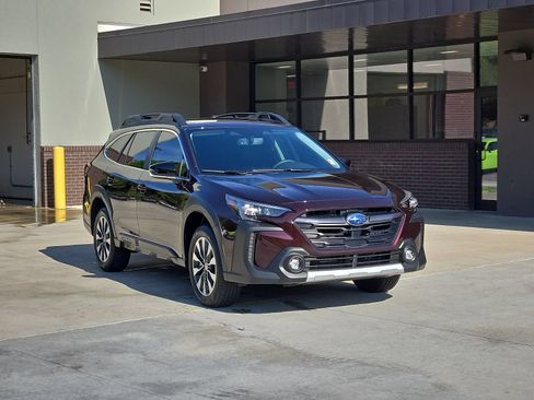 Certified 2025 Subaru Outback Limited XT AWD/4WD image 1