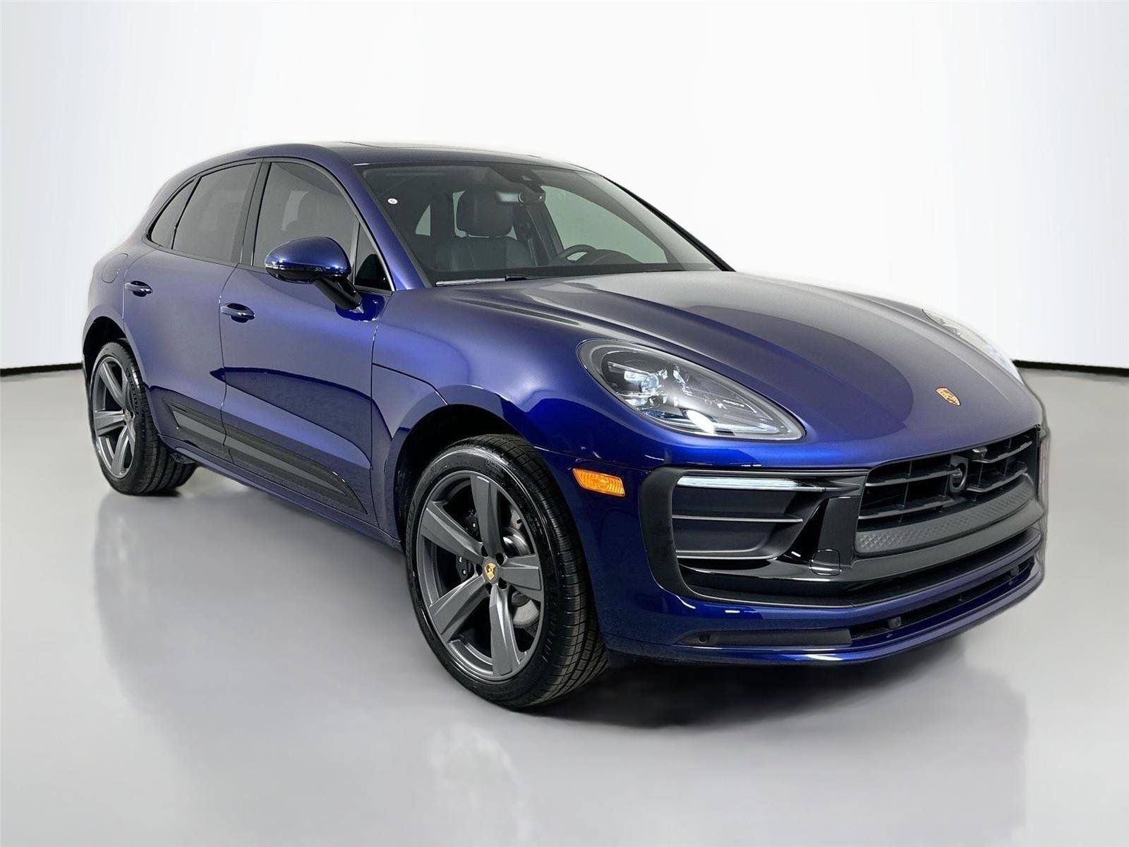 Certified 2026 Porsche Macan AWD/4WD image 9