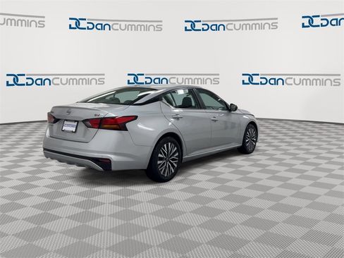 Used 2024 Nissan Altima 2.5 SV image 8