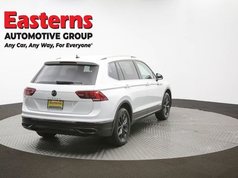 Used 2024 Volkswagen Tiguan SE image 39