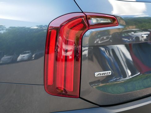 Certified 2022 Kia Telluride SX w/ SX Prestige Package AWD/4WD image 17