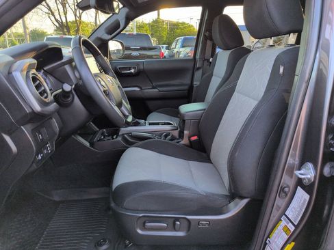 Used 2023 Toyota Tacoma TRD Off-Road AWD/4WD image 9
