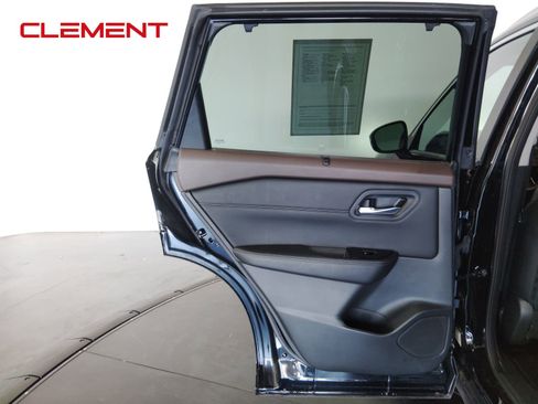 Used 2023 Nissan Rogue SV w/ SV Premium Package image 33