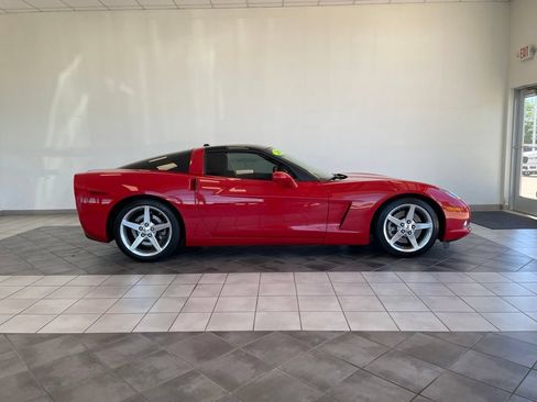 Used 2005 Chevrolet Corvette Coupe w/ Preferred Equipment Group RWD image 4