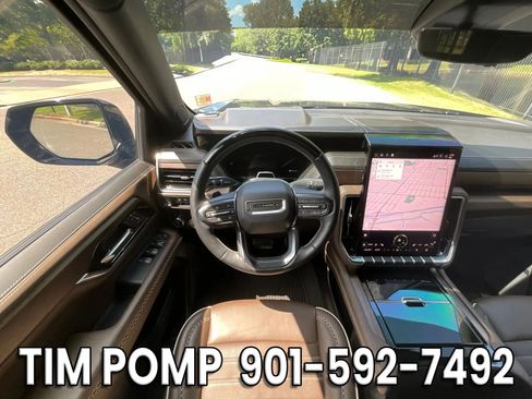 Used 2025 GMC Yukon Denali Ultimate AWD/4WD image 23