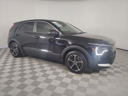 Used 2023 Kia Niro LX image 7