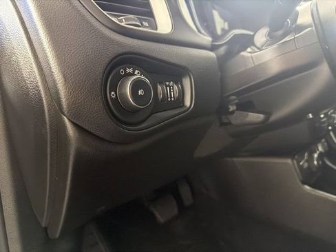 Used 2021 Jeep Renegade Latitude w/ Convenience Group AWD/4WD image 14