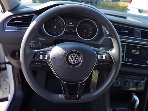 Used 2020 Volkswagen Tiguan S image 14