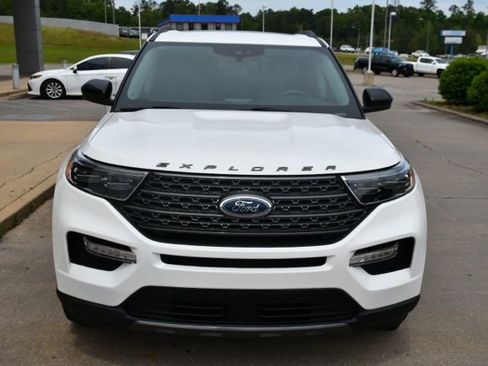 Used 2023 Ford Explorer XLT w/ Equipment Group 202A AWD/4WD image 8