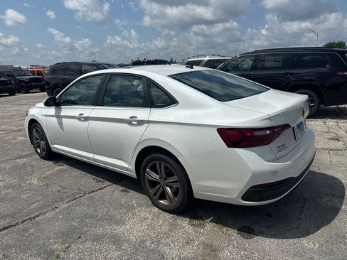 Used 2023 Volkswagen Jetta SE w/ Panoramic Sunroof Package FWD image 7