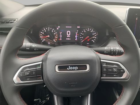 Used 2025 Jeep Compass Trailhawk AWD/4WD image 52