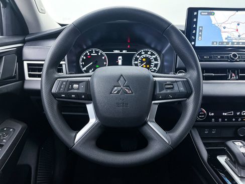 New 2025 Mitsubishi Outlander ES image 21