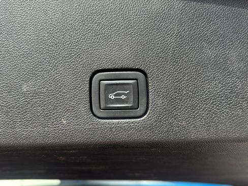 Used 2023 Cadillac XT6 Premium Luxury image 28