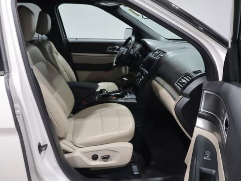 Used 2019 Ford Explorer XLT w/ Equipment Group 202A AWD/4WD image 22