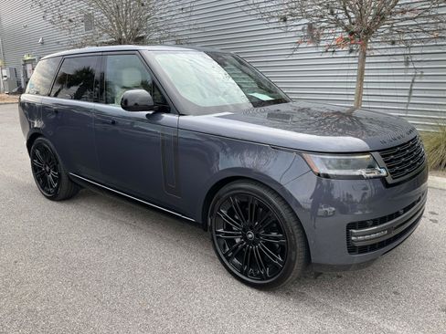 Certified 2025 Land Rover Range Rover SE image 4