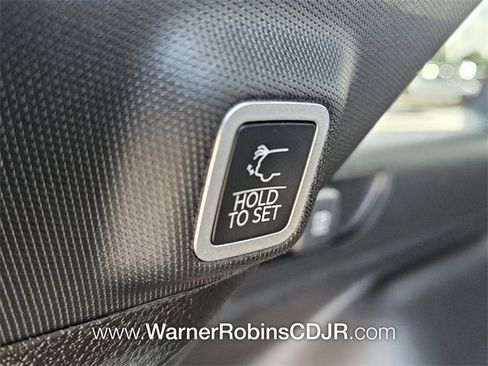 New 2025 Jeep Grand Cherokee Altitude image 12