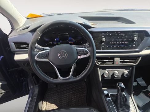 Used 2022 Volkswagen Taos SE w/ Panoramic Sunroof Package FWD image 10
