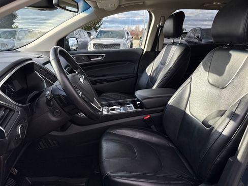 Used 2019 Ford Edge Titanium w/ Cold Weather Package image 18