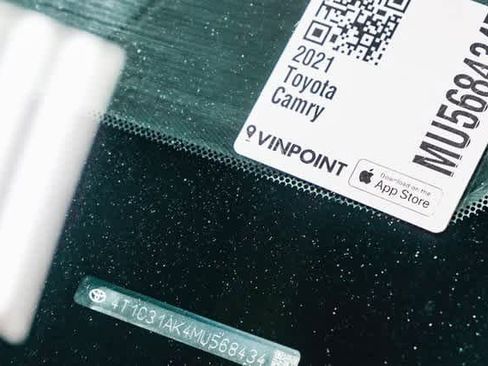 Used 2021 Toyota Camry LE image 28