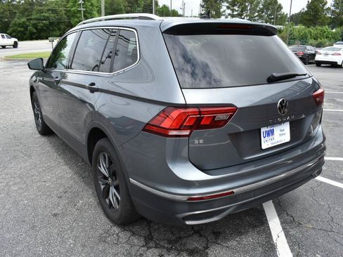 Used 2023 Volkswagen Tiguan SE w/ Panoramic Sunroof Package FWD image 8