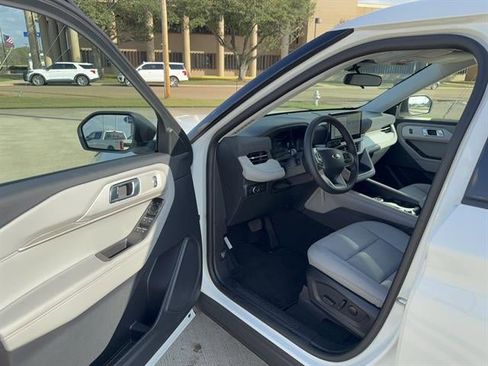 New 2026 Ford Explorer Active w/ Active Comfort Package image 6