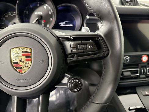Certified 2025 Porsche Macan GTS image 39