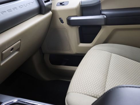 Used 2020 Ford F350 XLT w/ XLT Premium Package image 13