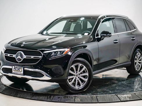 Used 2025 Mercedes-Benz GLC 300 image 1