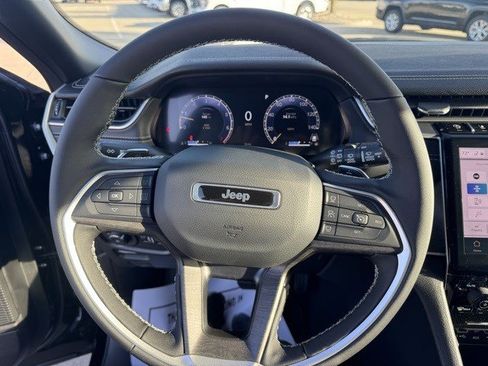 New 2025 Jeep Grand Cherokee Limited image 17