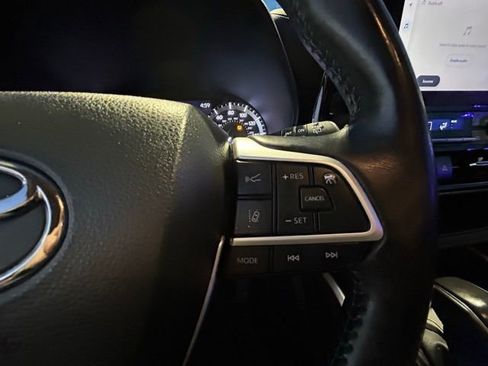 Used 2023 Toyota Highlander LE image 12