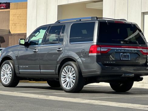 Used 2016 Lincoln Navigator Select image 5