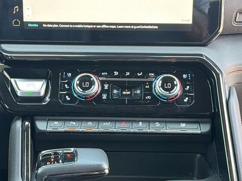Used 2022 GMC Sierra 1500 AT4 w/ AT4 Premium Package AWD/4WD image 11