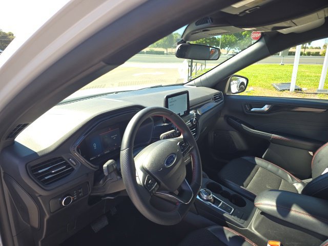 Used 2025 Ford Escape ST-Line FWD image 10